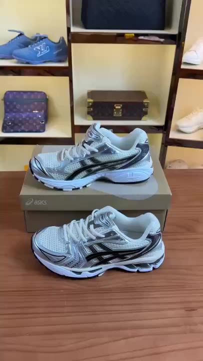 Under Armour Nike Free video preview