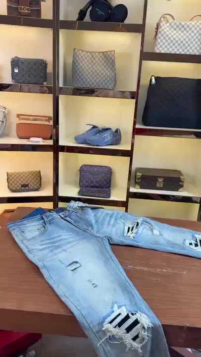 Levis Distressed 501 video preview