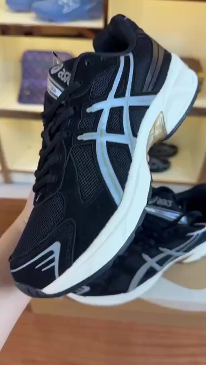 Asics Asics Nite 1 video preview