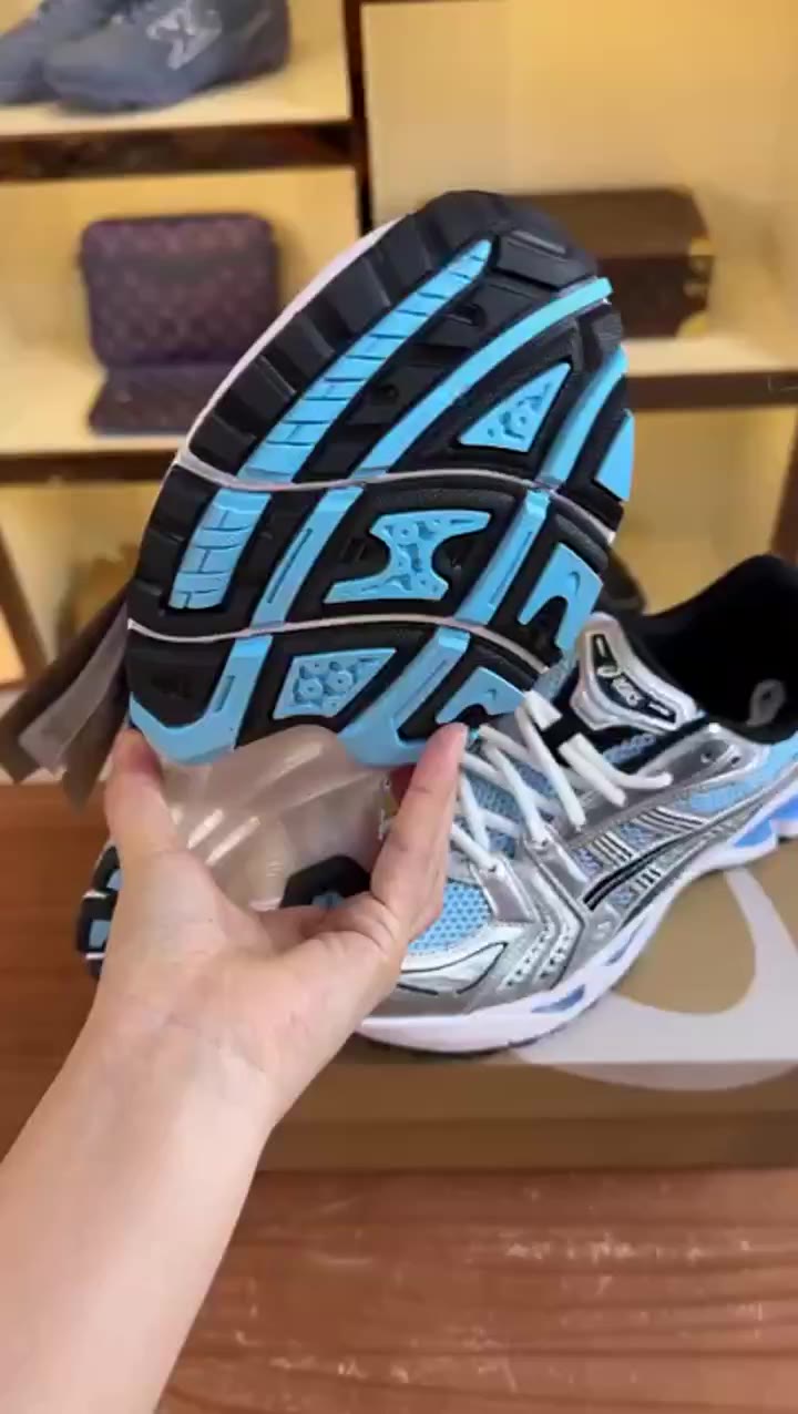 Brooks Running Skechers Go Run 5 video preview