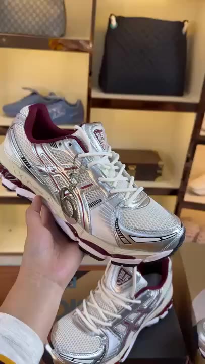 Asics Gel Kayano 26 2 video preview