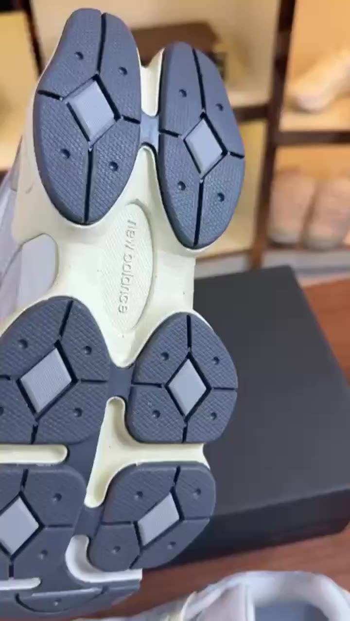 Adidas Nmd R2 2 video preview