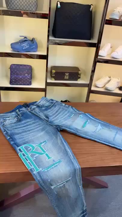 Levis Skinny Fit video preview
