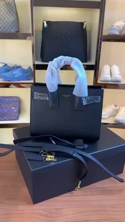 Gucci Cruise Bag video preview
