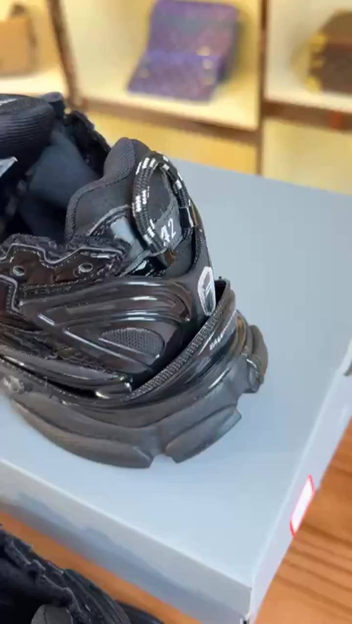 New Balance 610 video preview