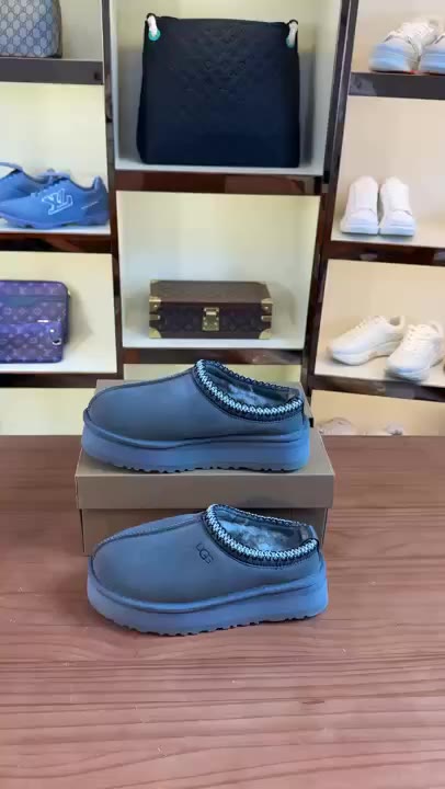 Uggs Suede Slippers video preview