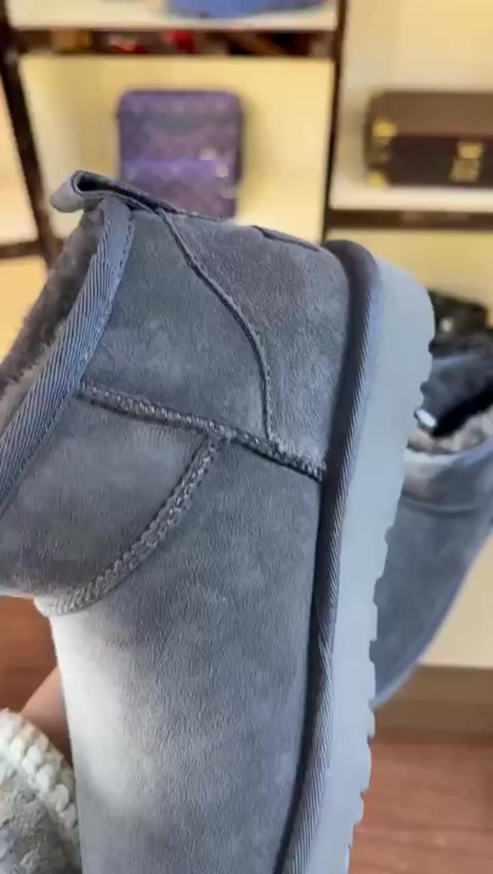 Uggs Uggs Classic Tall video preview