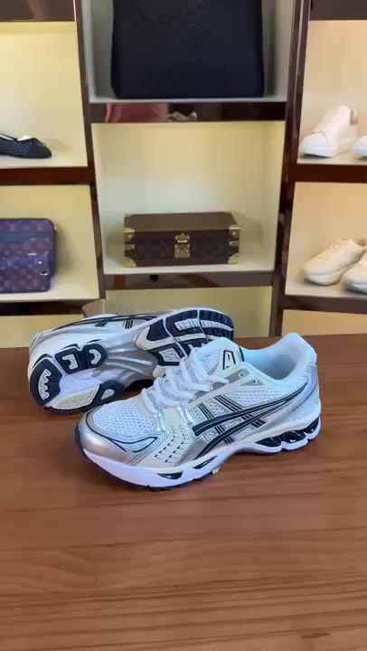 Asics Gel Kinsev 2 video preview