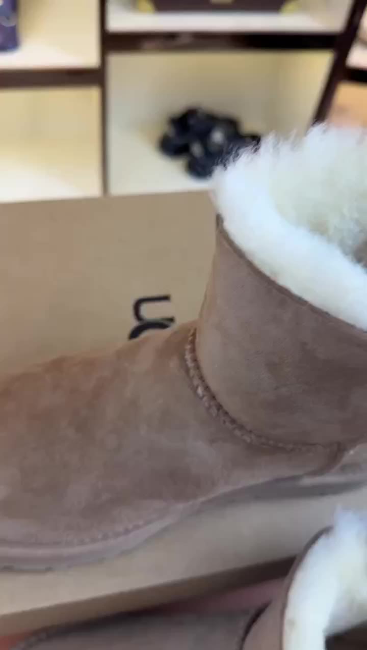 Uggs Classic Small Ii video preview