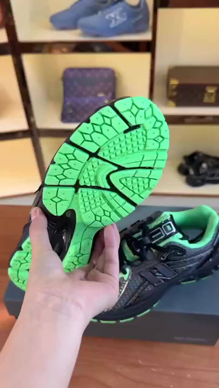 Asics Burundy Sky Ii video preview