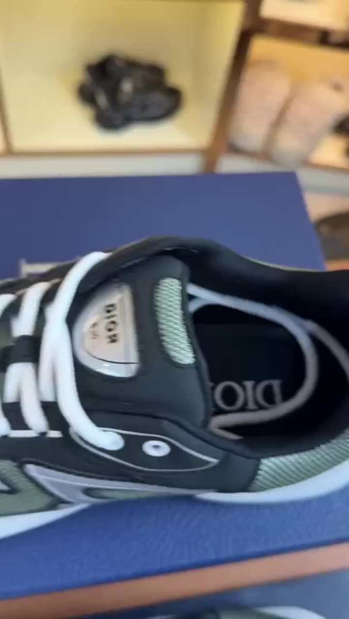 Saucony video preview