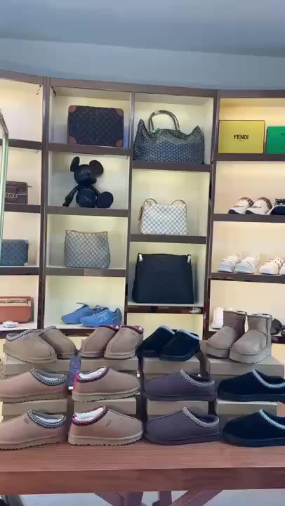 Uggs Uggs Classic Tall Ii video preview