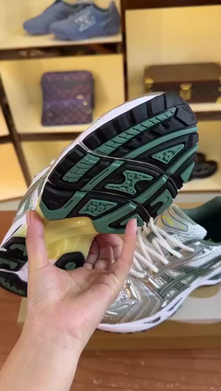 Asics Asics Nimbus 2018 video preview